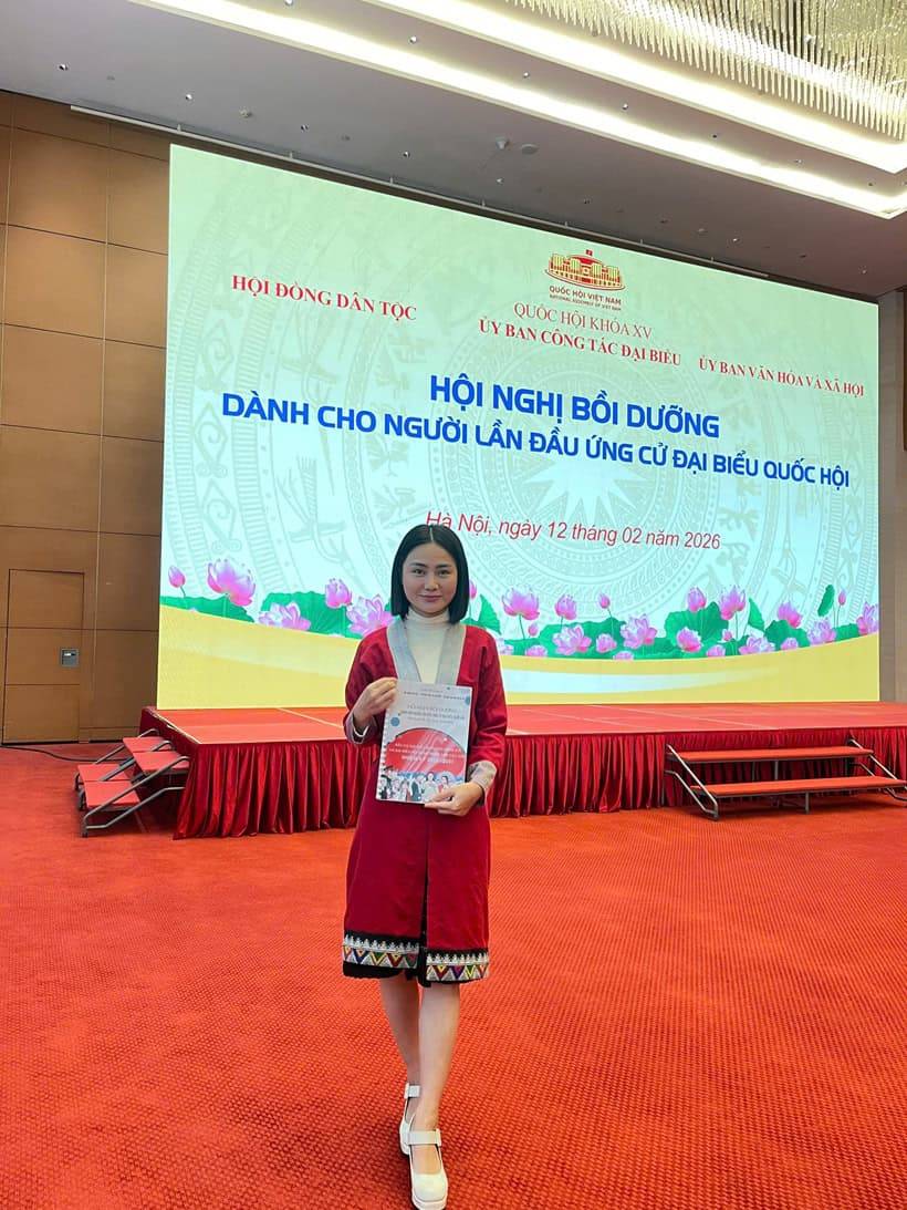 Cô gái dân tộc Thổ ứng cử Đại biểu Quốc hội.