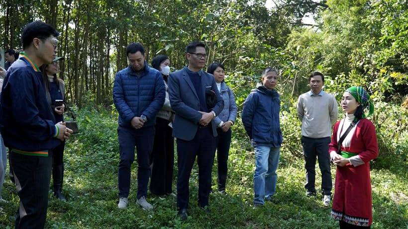 Tham quan vườn rừng bản thổ cùng Linh