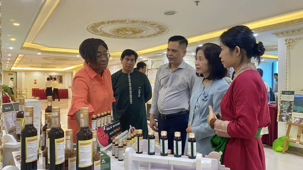 mật ong lên men còn được giới thiệu ở nhiều chương trình, triển lãm quốc tế.