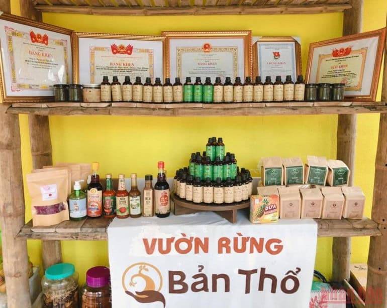 bằng khen dành tặng Lê Nguyễn Ngọc Linh và Vườn rừng Bản Thổ