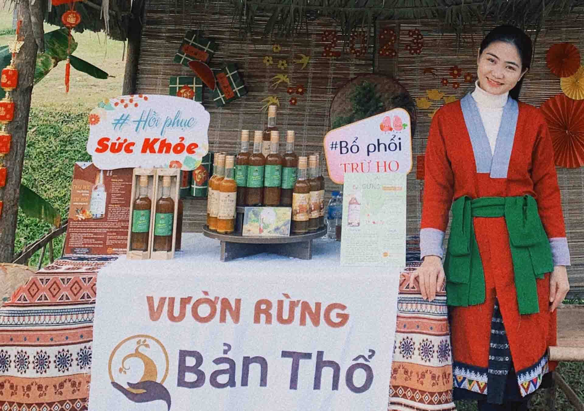 ian hàng giới thiệu sản phẩm từ “Vườn rừng Bản Thổ”